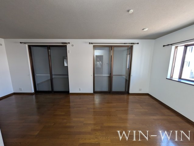 東脇戸建ての居間・リビング