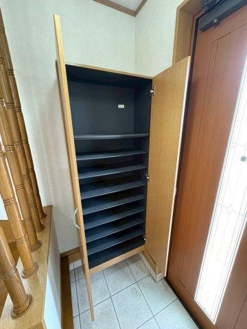 須磨区川上町１丁目　中古戸建ての玄関|ゆったりとした玄関です