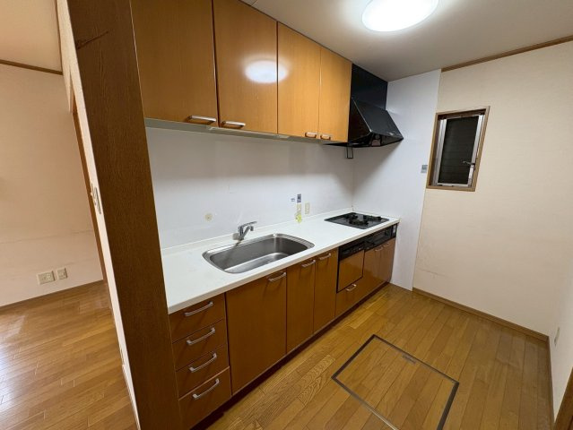 須磨区川上町１丁目　中古戸建てのキッチン|キッチンでお料理をお楽しみください