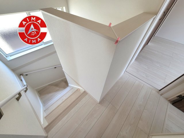大野城市南ケ丘1丁目第6-2棟（2号棟）　の内装|階段からも明るい光が入ります。採光や通風も階段の重要な役割です。