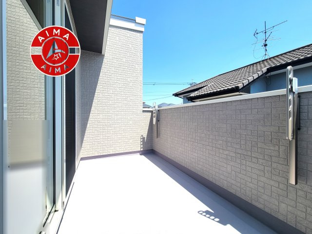 大野城市南ケ丘1丁目第6-2棟（2号棟）　のバルコニー|風をしっかりと感じられるバルコニーでは、毎日が洗濯日和です。広々としているので洗濯も楽しくなるでしょうし、気分転換にバルコニーからの眺めを楽しむのもいいでしょう。