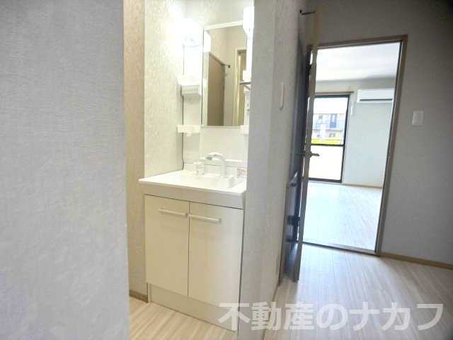 ゆとりす小川　3号棟の独立洗面台|※地震前の写真です