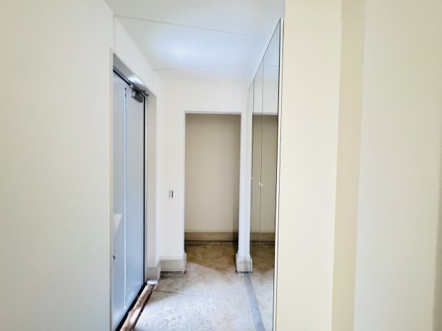 柏市増尾８丁目新築戸建（増尾２期）の玄関|玄関ホール・ミラータイプシューズボックス・土間収納スペース