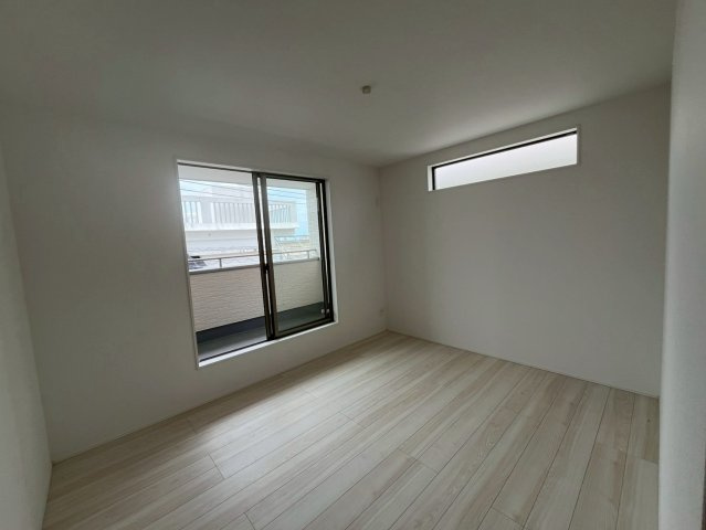 宜野湾市野嵩２期　2号棟の洋室