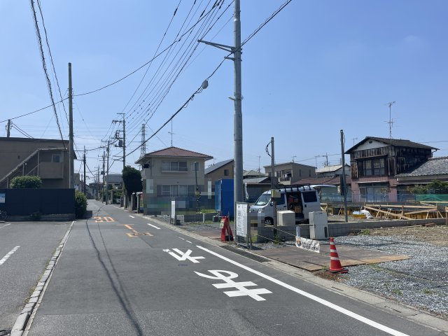 【前面道路含む現地写真】 | 熊谷市柿沼第2期　ワイウッドコート　新築戸建　全3区画　1号棟