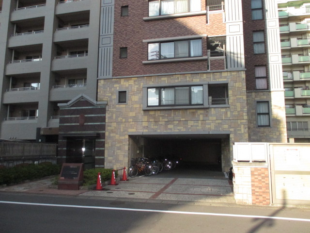 レジディア博多駅南の駐車場