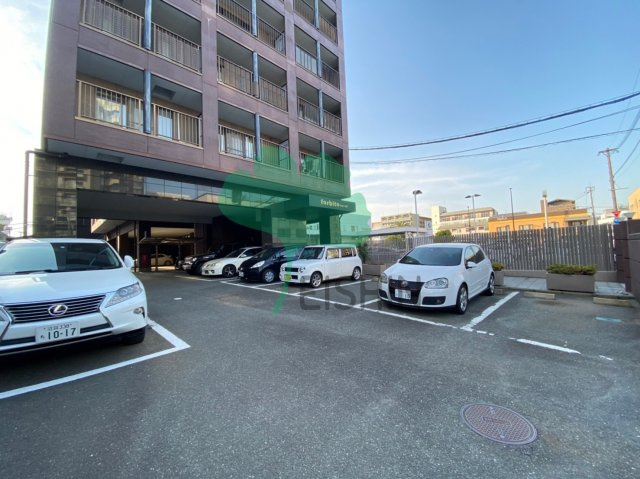 フォルビート博多の駐車場