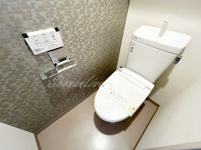 横浜市神奈川区栄町の賃貸マンションのトイレ|温水洗浄便座付き♪