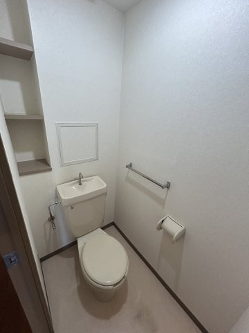 崇徳院ハイツ　Ｓ棟のトイレ|ゆったりとした空間のトイレです