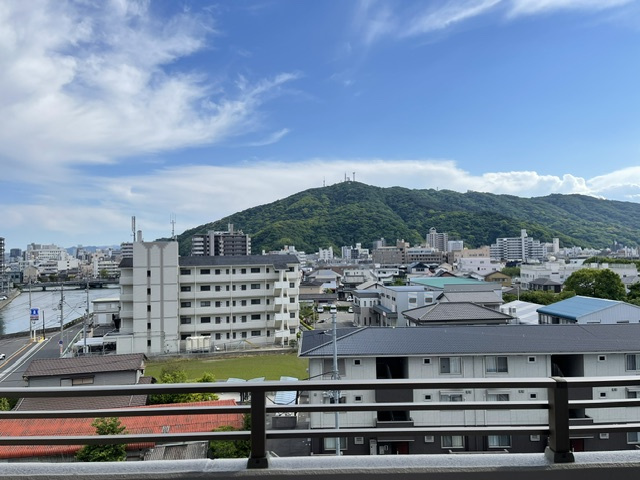 サーパス南田宮の展望|バルコニーからの眉山の眺望