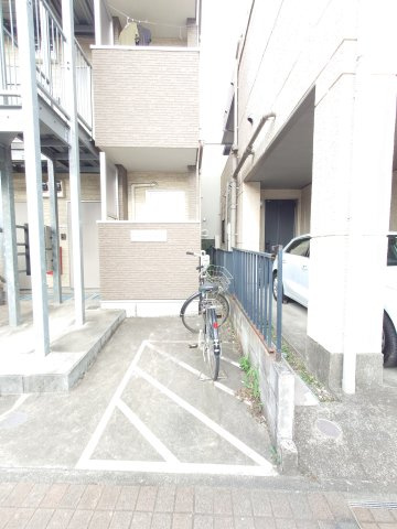 アコルデサンセイ宿河原の駐車場