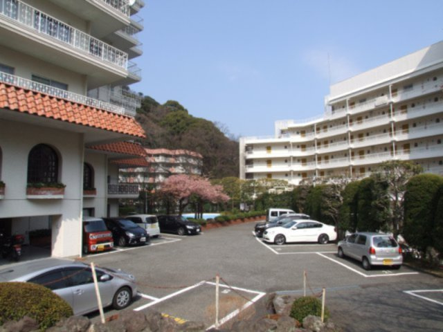 紅葉ガ丘ガーデンハイツA棟の駐車場