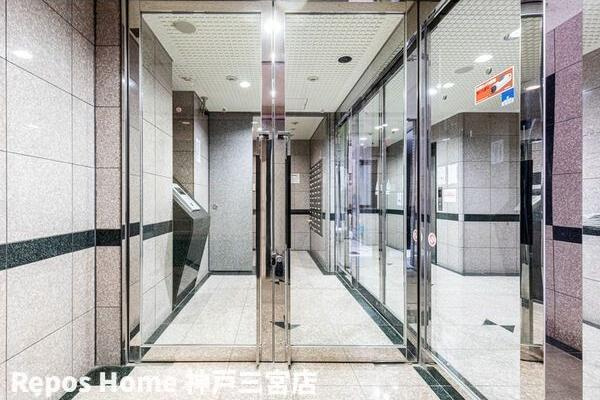 ディナスティ神戸元町通のエントランス