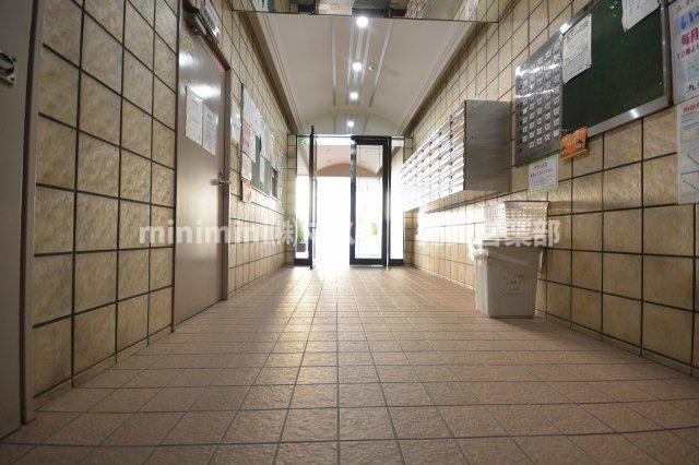 朝日プラザ九条のロビー