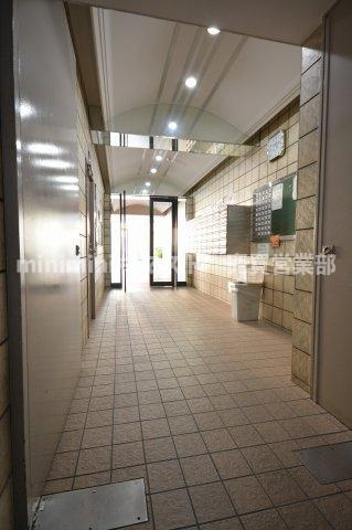 朝日プラザ九条のエントランス