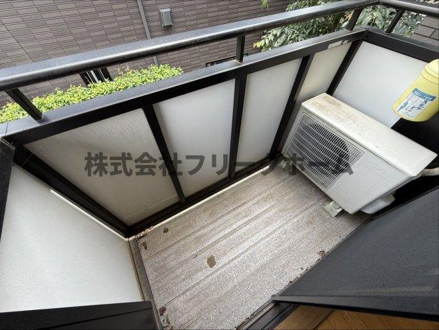小金井市東町５丁目のアパートのバルコニー