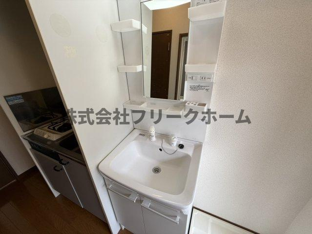 小金井市東町５丁目のアパートの洗面所