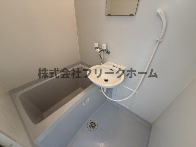 小金井市東町５丁目のアパートの浴室