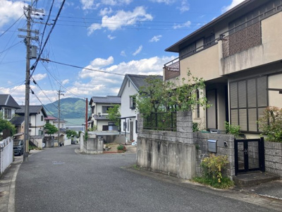 【前面道路含む現地写真】 | 南つつじヶ丘大葉台一丁目 一戸建 | 前道約6ｍ