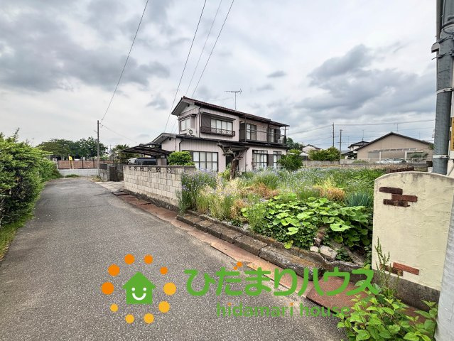 久喜市栗橋東3丁目　売地の前面道路含む現地写真