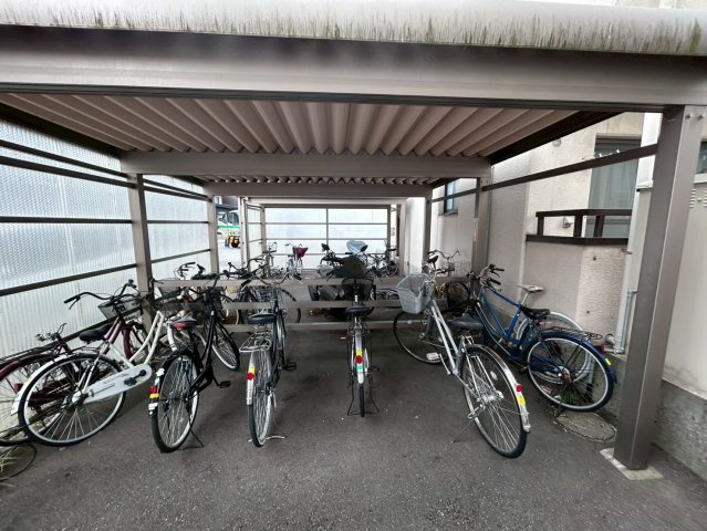 福井市学園3丁目　一棟マンションの駐車場