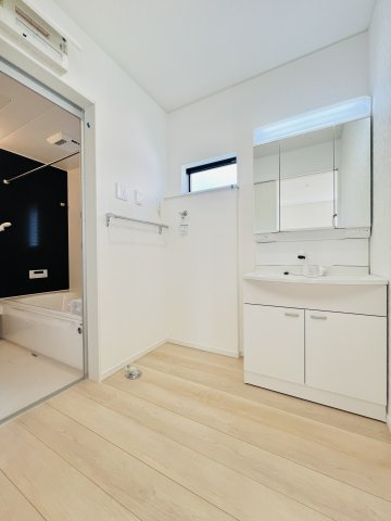 前橋市関根町の独立洗面台|ゆとりのある空間で、朝の準備も快適に♪