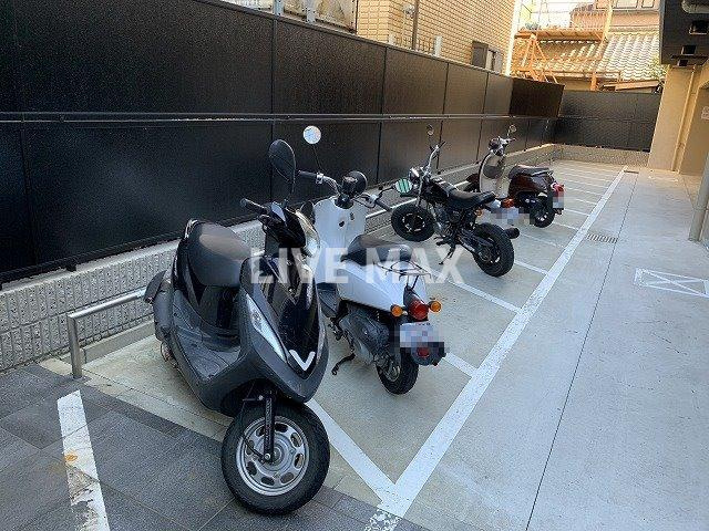 バイク置き場 