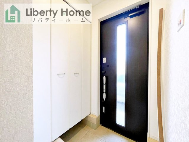 下妻市加養第1　新築戸建の玄関