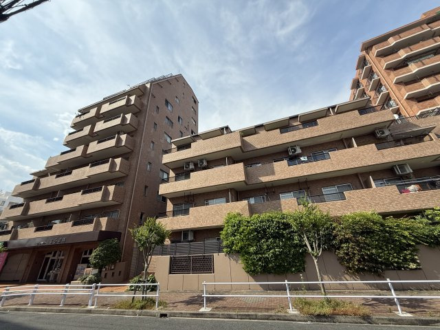 グランドメゾンサン原A棟の外観