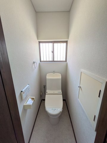 下田町1丁目戸建のトイレ
