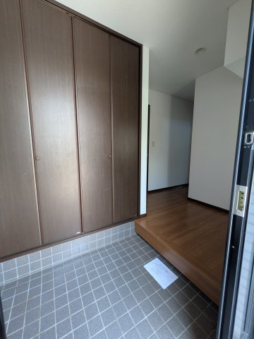 下田町1丁目戸建の玄関