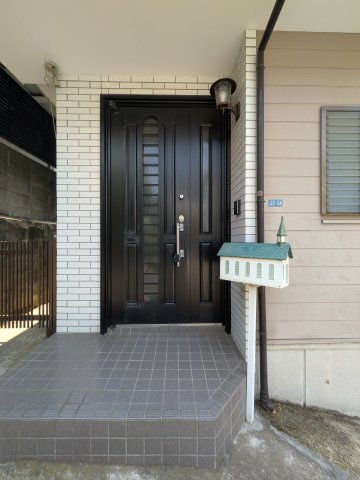 下田町1丁目戸建の玄関