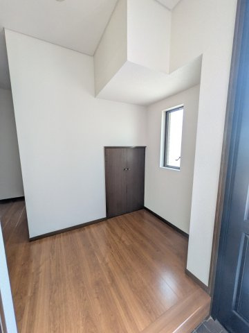 下田町1丁目戸建の居間・リビング