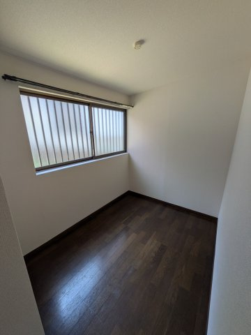 下田町1丁目戸建の居間・リビング