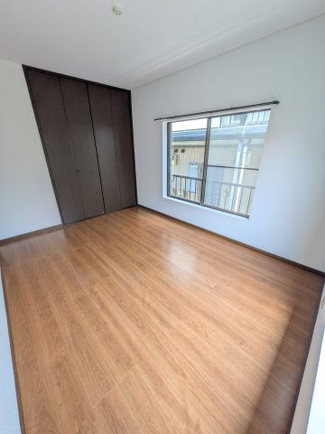 下田町1丁目戸建の居間・リビング