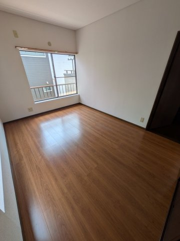 下田町1丁目戸建の居間・リビング
