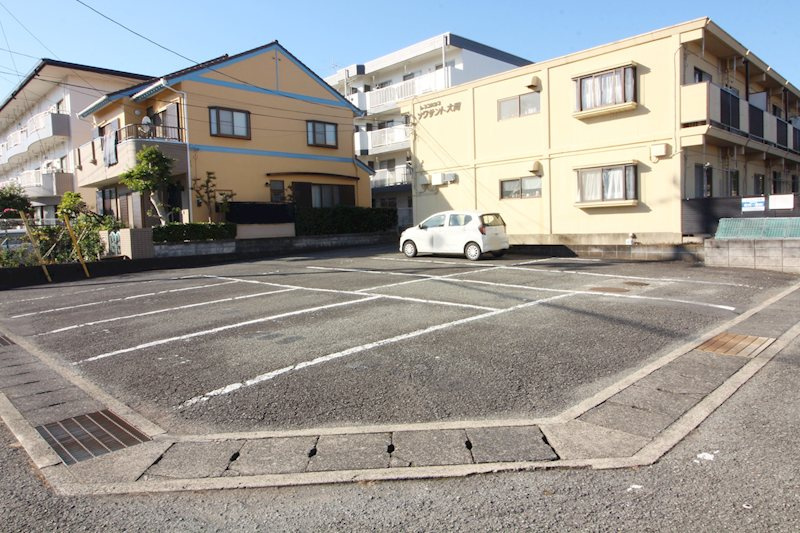 ソワサント大岡の駐車場