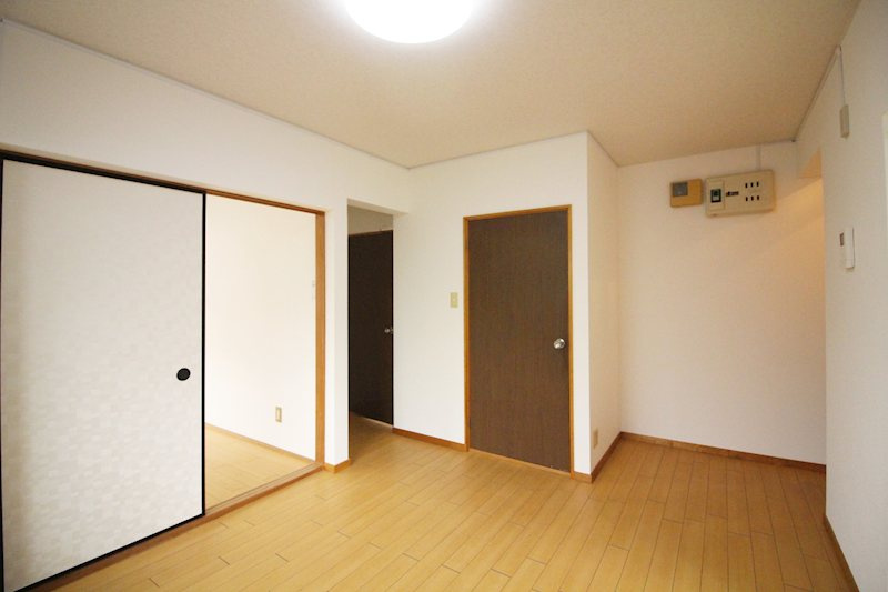ソワサント大岡の洋室