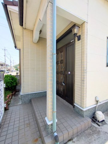 T様内原戸建の玄関