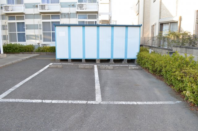 レオパレスメルベーユⅢの駐車場