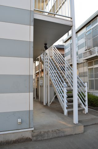 レオパレスメルベーユⅢのエントランス