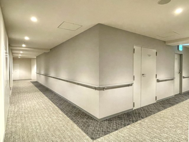ライオンズタワー新大工町のその他共用部分|他物件には見られない、ホテルライクな内廊下となっております。
