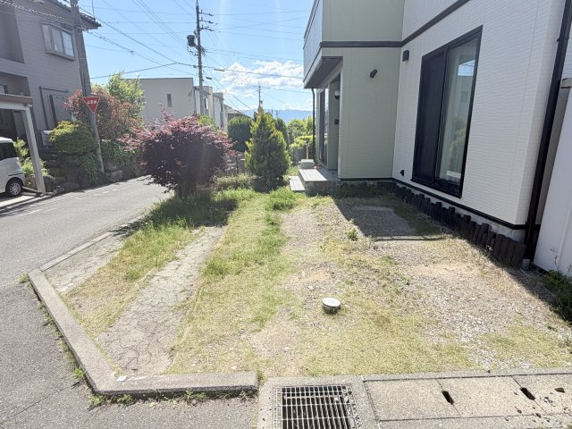 寿白瀬渕　中古住宅の駐車場