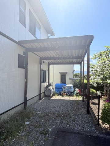 寿白瀬渕　中古住宅の駐車場