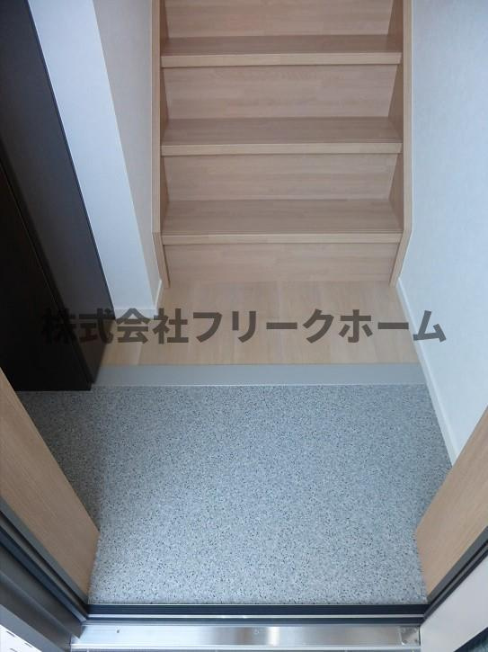 武蔵野市吉祥寺本町４丁目のアパートの玄関
