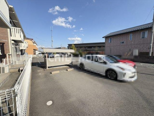 ポラールＢ棟の駐車場|当社、チルホームのHPもご覧ください(^^)/物件情報多数♪