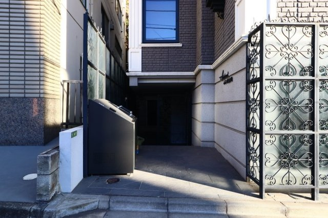 Apartment小石川後楽園のエントランス|建物の内部です