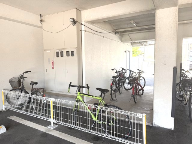 祥栄ビルのその他共用部分|建物１階に駐輪場スペースがあるから、雨の日も安心です