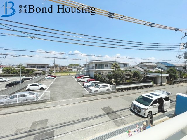 お車並列2台駐車可　王塚台9期　2号棟の駐車場