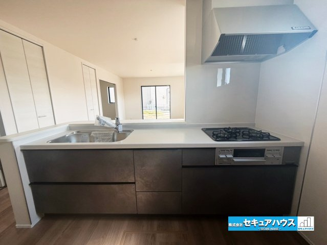 【今からご案内可能】東海市養父町八王子　全5棟のキッチン|【キッチン】
◆同時にたくさんの料理が調理できる。「焼く・蒸す・煮る」の工程を同時進行で進めることができるので、料理を素早く作ることができます。育児でバタバタ忙しいママに嬉しい♪